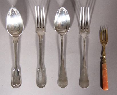 null Set of silver plated metal cutlery mismatches
