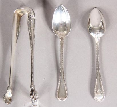 null *VEYRAT goldsmith
Twelve dessert spoons and one sugar tongs in 950°/°° silver...