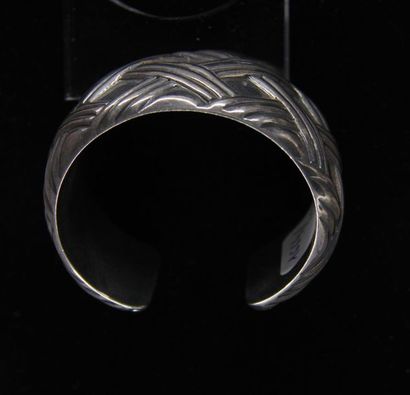 null Cuff in 925°/°° silver with cross pattern, Italian work, weight: 47,7 g.