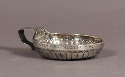 null *Silver wine cup, engraved PS Meziere's knife, late 18th - early 19th c., pds:...