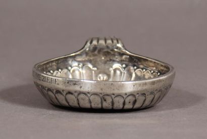 null *Silver wine cup, engraved PS Meziere's knife, late 18th - early 19th c., pds:...