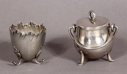 null *Batch in silver 950°/°°:
- Two cups and saucers, pds: 96.5-141.8 g. (one with...