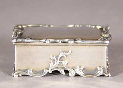 null Silver lot:
- Stamp box in silver and vermeil 925°/°° with scroll decoration,...