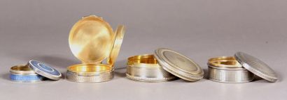 null Set of four silver boxes:
- Round box in gilt vermeil 950°/°° guilloché Louis...