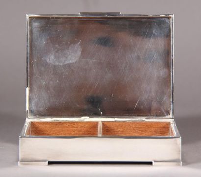 null Rectangular quadripod cigarette box in silver 835°/°°, the lid guilloche, Belgian...