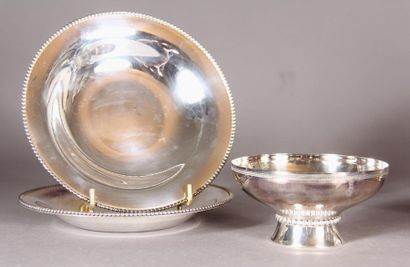 null Silver lot:
- Pair of 925°/°° silver beads frieze cups, Belgian work, pds: 344...