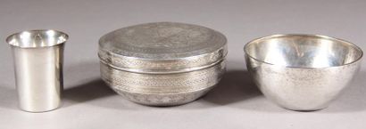 null Silver lot:
- KANDERSON silver bowl 830°/°°, Swedish work, pds: 42 g.
- Silver...