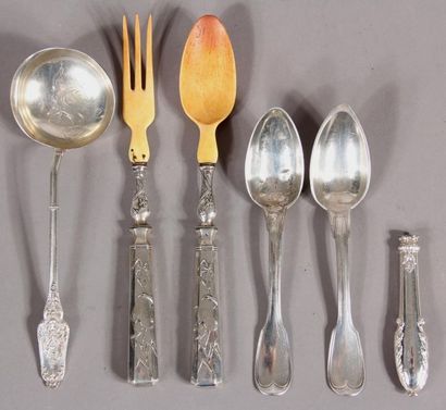 null Set in silver 950°/°°:
- serving spoon, Louis XVI style, pds: 102 g.
- two table...