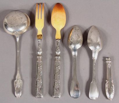 null Set in silver 950°/°°:
- serving spoon, Louis XVI style, pds: 102 g.
- two table...