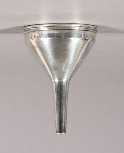 null Funnel in silver 950°/°°, H: 8 cm, weight: 34.4 g.
