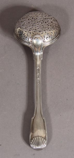 null Silver sprinkling spoon with shell decoration, 18th c. work, pds: 113,2