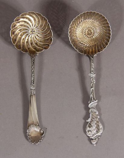 null Henri SOUFFLOT goldsmith
- Silver and vermeil 950°/°° spoon to sprinkle with...