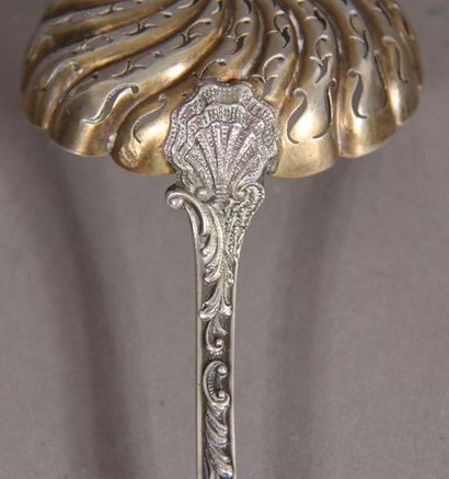 null Henri SOUFFLOT goldsmith
- Silver and vermeil 950°/°° spoon to sprinkle with...