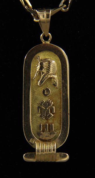 null Chaine de cou et pendentif égyptien en or jaune 18k, pds : 29,9 g.
