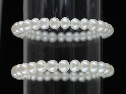 null Deux bracelets ornés de 28 et 30 perles de culture