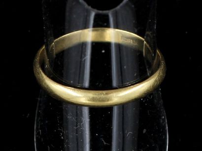 null *18k yellow gold ring, pds: 2.1g.