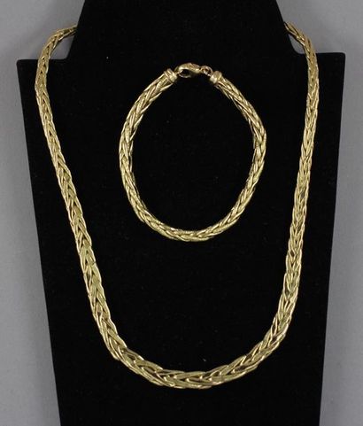 null Necklace and bracelet palm links in 18k yellow gold, pds: 17.4-27.4 g. 
 TOTAL...