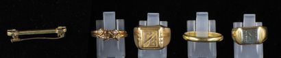 null Lot of 18k gold jewelry:
- Two signet rings, pds: 9.4-5.7 g. 
 - One wedding...