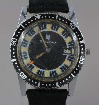null LIP
- Model Dauphine circa 1970
Diving watch with round case in chromed steel,...