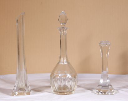 null SAINT LOUIS

Bougeoir, vase solflore et une carafe en cristal, signés

H : 37-37-23,5...