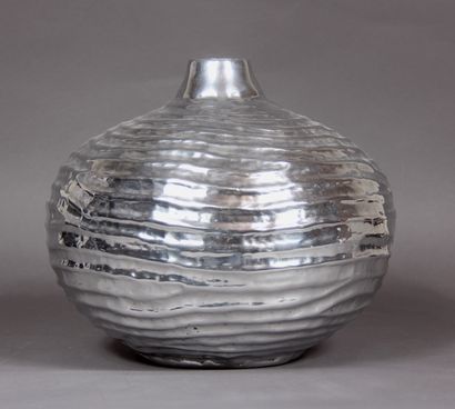 null Vase globulaire en métal chromé

H : 28 cm.