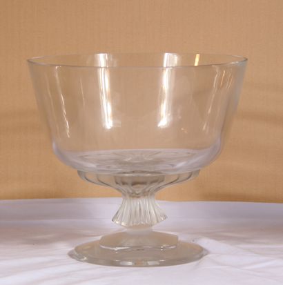 null LALIQUE France

Vase sur piédouche en cristal, fût en forme de fleur ouverte,...