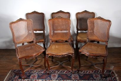 null *Lot :

- Chaise en bois naturel cannée à dossier droit, style Régence

- Six...