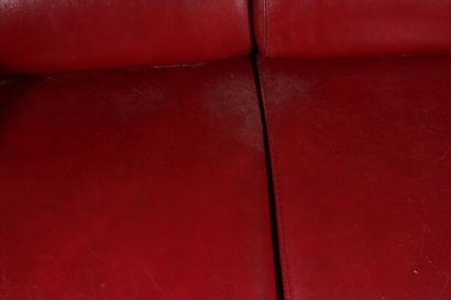 null *Canapé deux places en cuir rouge, travail moderne

H : 92 L : 162 P : 97 cm....