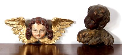 null *Lot :

- Elément en bois sculpté redoré en forme d'ange

11,5 x 10,5 cm.

-...