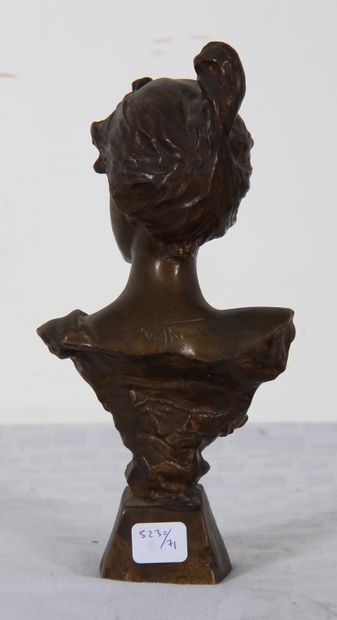 null *Emmanuel VILLANIS (1858-1914) d'après

Ida en buste

Sculpture en bronze à...