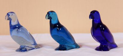 null BACCARAT

Trois sculptures en cristal transparent bleu en forme de perroquet,...