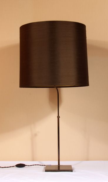 null Pied de lampe en métal à base cubique

H : 76 base : 14 x 14 cm.