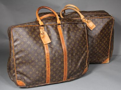 null 
Louis VUITTON





Set of two Sirius suitcases. As is.
