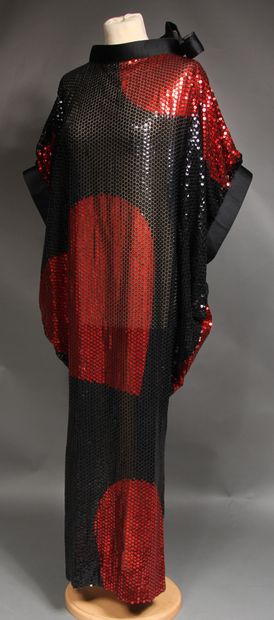 null 
Pierre CARDIN Youth




Sequined black and red evening dress, bat sleeves,...