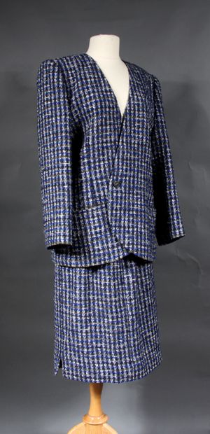 null *Jean-Louis SCHERRER boutique circa 90

Tailleur en tweed figurant des petits...