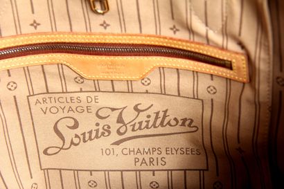 null *Louis VUITTON

Sac neverfull en toile monogram gancé de cuir naturel, double...