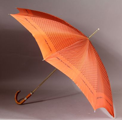 null *CELINE

Parapluie en nylon de soie orange à motif d'alvéoles. Manche en cuir...