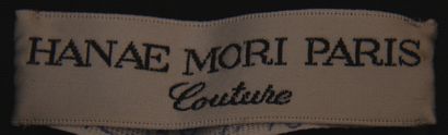 null HANAE MORI Couture n°986993 automne 1993

Robe su soir en moire noire de forme...