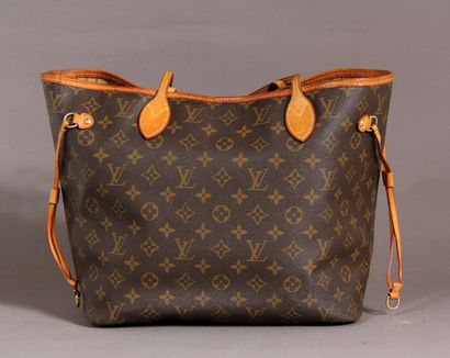 null *Louis VUITTON

Sac neverfull en toile monogram gancé de cuir naturel, double...