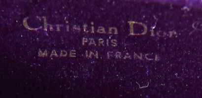 null CHRISTIAN DIOR Paris

Mini sac du soir 17 cm en satin mauve, fermeture rabat...
