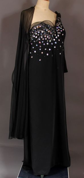 null HANAE MORI Couture n°908 hiver 1991

Robe longue en crêpe noir, buste festonné...