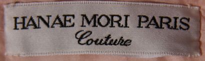 null HANAE MORI Couture n°1017 printemps - été 1992

Robe bustier en crêpe rose à...