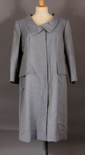 null GIVENCHY Haute Couture n°85658

Manteau en lainage gris, col châle décollé,...