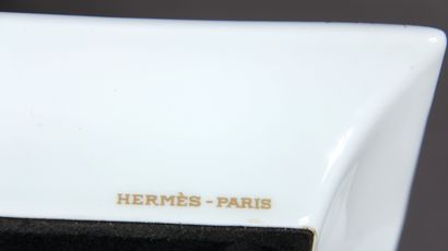 null HERMES Paris made in France

Vide-poche en porcelaine blanche de Limoges à décor...