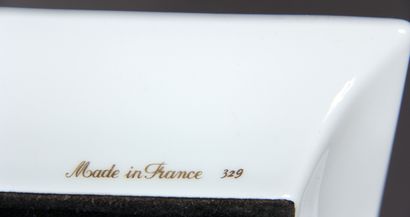 null HERMES Paris made in France

Vide-poche en porcelaine blanche de Limoges à décor...