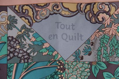 null *HERMES Paris

Carré en soie imprimé titré "tout en quilt" signé Datham (ta...