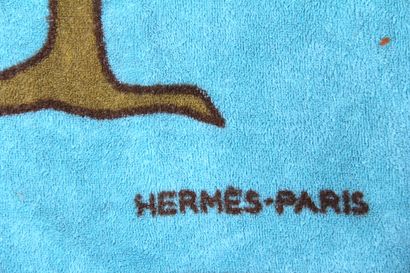 null HERMES Paris

Drap de bain en coton éponge à décor de deux oiseaux sur fond...