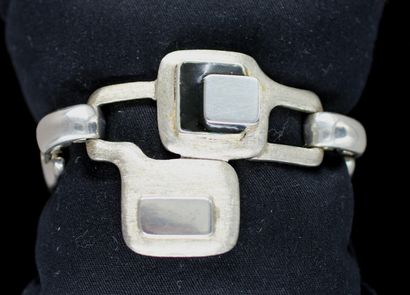 null Pierre CARDIN circa 1968/1970

Bracelet articulé au centre en métal argenté...