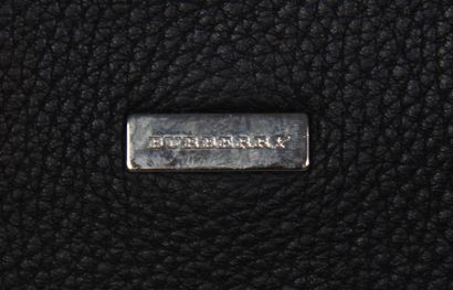 null 
BURBERRY'S




Black grained leather bag with zipper, two black leather handles...