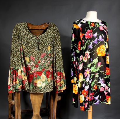 null KENZO

Lot comprenant une mini robe en crêpe polyester imprimé d'un motif floral...